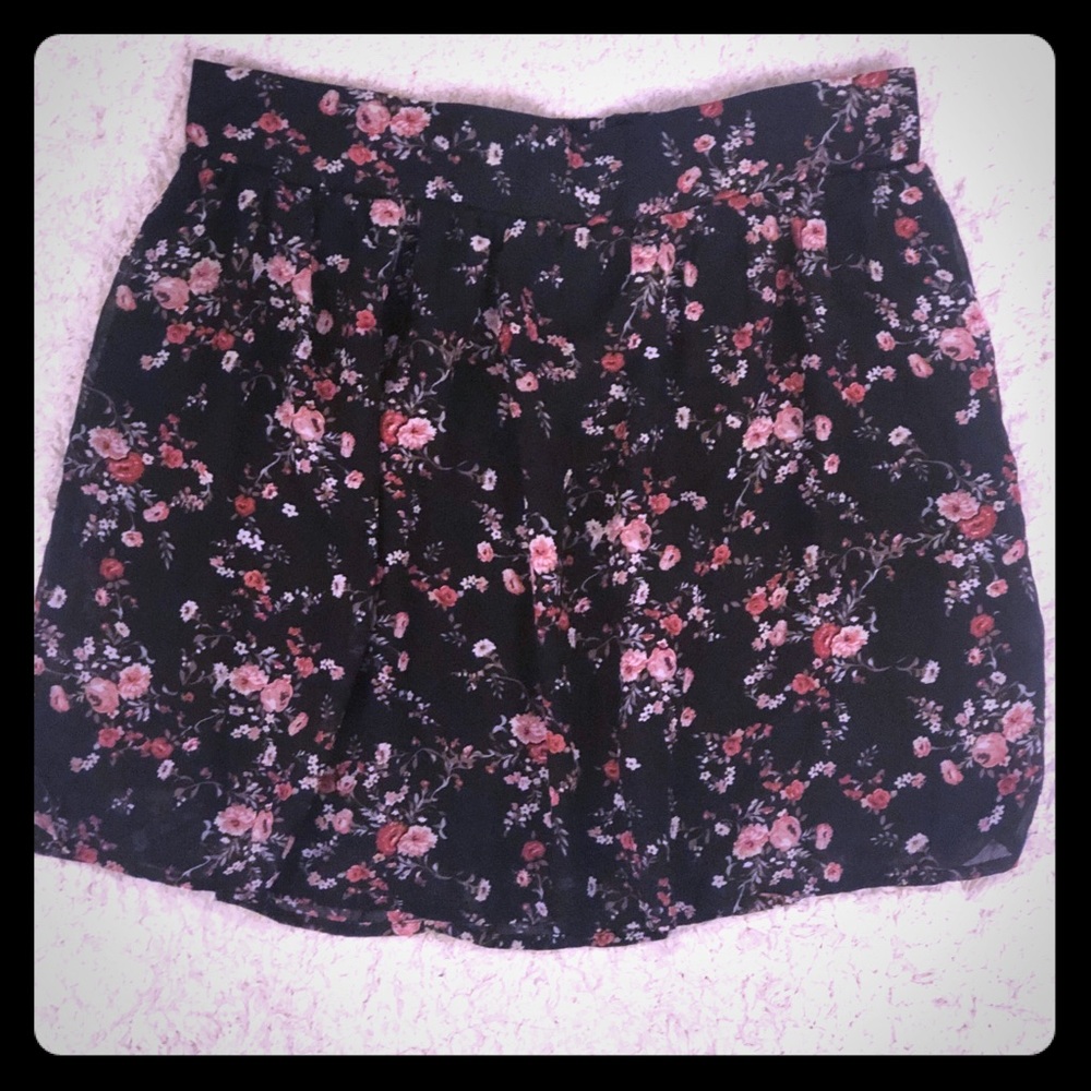 Mini black skirt with floral design